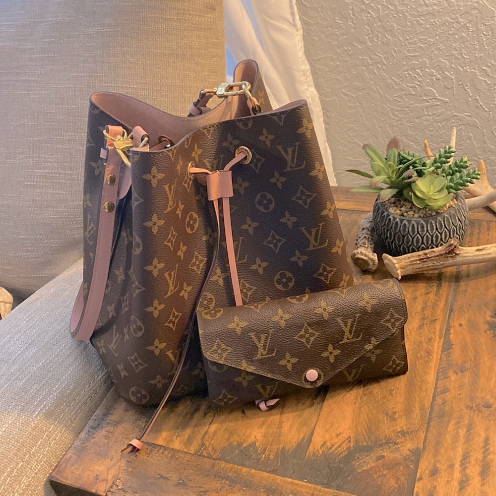 Louis Vuitton Neo’Noe’ bucket purse with Louis Vuitton Joseph Wallet ❤️